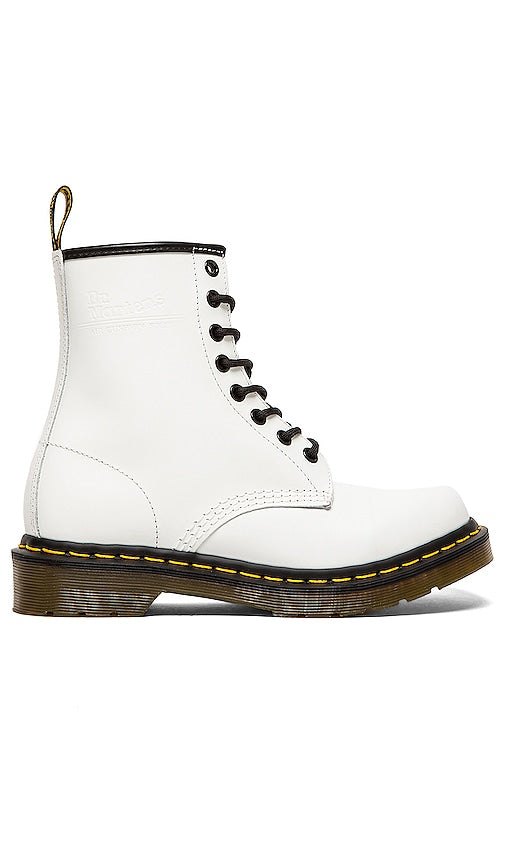Dr. Martens 1460 8-Eye Boot in White - Dr. Martens - 1460 - Botte à 8 œillets - Blanc - Dr. Martens 1460 白色 8 孔靴 - Dr. Martens 1460 8-Loch-Stiefel in Weiß - Dr. Martens 1460 8-Eye 부츠 화이트 색상 - Stivale Dr. Martens 1460 a 8 occhielli in bianco