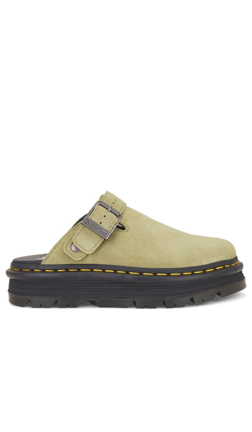 Dr. Martens Carlson II Clog in Olive - Sabot Dr. Martens Carlson II en olive - Dr. Martens Carlson II 橄榄色木底鞋 - Dr. Martens Carlson II Clog in Oliv - Dr. Martens Carlson II 클로그 올리브 색상 - Zoccolo Dr. Martens Carlson II in verde oliva