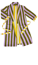 Dusen Dusen Sea Stripe Bathrobe in Purple - Dusen Peignoir Dusen à rayures marines en violet - Dusen Dusen 紫色海条纹浴袍 - Dusen Dusen Sea Stripe Bademantel in Lila - Dusen Dusen 씨 스트라이프 목욕가운(퍼플) - Accappatoio Dusen Dusen Sea Stripe in viola