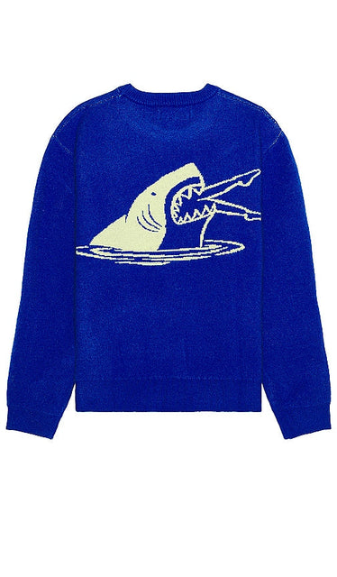 Duvin Design Shark Bite Crew Knit Sweater in Blue - Duvin Design - Pull ras du cou Shark Bite en tricot bleu - Duvin Design 蓝色 Shark Bite 圆领针织毛衣 - Duvin Design Shark Bite Crew Strickpullover in Blau - Duvin Design Shark Bite 크루 니트 스웨터블루 색상 - Maglione lavorato a maglia girocollo con morso di squalo Duvin Design in blu