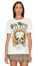 Ed Hardy Flame Skull Tee in Ivory - T-shirt Ed Hardy Flame Skull en ivoire - Ed Hardy 象牙色火焰骷髅 T 恤 - Ed Hardy Flame Skull T-Shirt in Elfenbein - Ed Hardy 플레임 스컬 티셔츠 색상 - Maglietta con teschio di fiamma di Ed Hardy in avorio