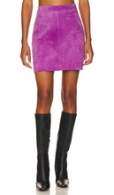 Ena Pelly Classic Suede Mini Skirt in Purple - Ena Pelly Mini-jupe classique en daim violet - Ena Pelly 紫色经典麂皮迷你裙 - Ena Pelly Klassischer Wildleder-Minirock in Lila - Ena Pelly 클래식 스웨이드 미니 스커트 - Minigonna classica in pelle scamosciata Ena Pelly in viola