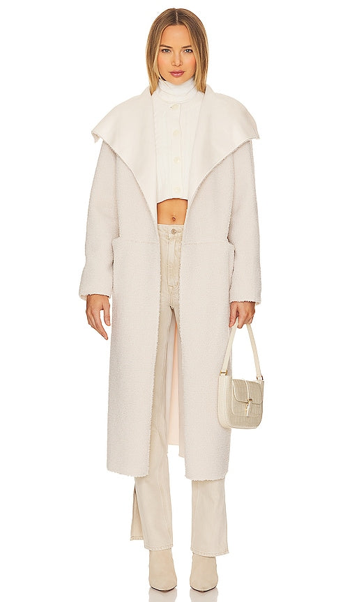 Ena Pelly Reversible Faux Fur Coat in Ivory - Manteau réversible en fausse fourrure Ena Pelly en ivoire - Ena Pelly 象牙色双面人造毛皮大衣 - Wendbarer Kunstpelzmantel von Ena Pelly in Elfenbein - Ena Pelly 리버서블 인조 퍼 코트 - Cappotto in pelliccia sintetica reversibile Ena Pelly in avorio