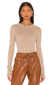 Enza Costa Cashmere Easy Cuffed Crew in Tan - Enza Costa - Col ras du cou en cachemire à revers facile, beige - Enza Costa 黄褐色羊绒宽松翻边圆领上衣 - Enza Costa Cashmere Easy Cuffed Crew in Hellbraun - Enza Costa 캐시미어 이지 커프드 크루넥 - Enza Costa Cashmere Easy Cuffed Crew in marrone chiaro