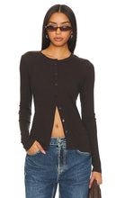 Enza Costa Cashmere Long Sleeve Cardigan in Brown - Enza Costa Cardigan à manches longues en cachemire en marron - Enza Costa 棕色羊绒长袖开衫 - Enza Costa Kaschmir-Langarm-Cardigan in Braun - Enza Costa 캐시미어 긴소매 가디건브라운 색상 - Cardigan a maniche lunghe in cashmere Enza Costa in marrone