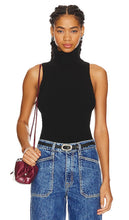Enza Costa Rib Sleeveless Turtleneck Sweater in Black - Enza Costa Pull à col roulé sans manches côtelé en noir - Enza Costa 黑色罗纹无袖高领毛衣 - Enza Costa Rib ärmelloser Rollkragenpullover in Schwarz - Enza Costa 립 슬리브리스 터틀넥 스웨터블랙 색상 - Maglione dolcevita senza maniche a costine Enza Costa in nero