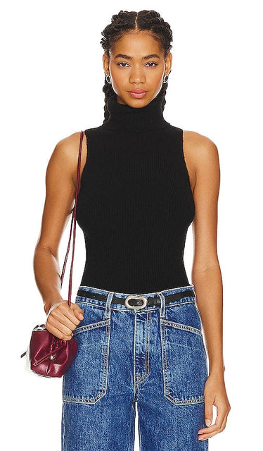 Enza Costa Rib Sleeveless Turtleneck Sweater in Black - Enza Costa Pull à col roulé sans manches côtelé en noir - Enza Costa 黑色罗纹无袖高领毛衣 - Enza Costa Rib ärmelloser Rollkragenpullover in Schwarz - Enza Costa 립 슬리브리스 터틀넥 스웨터블랙 색상 - Maglione dolcevita senza maniche a costine Enza Costa in nero