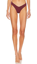 F E L L A Chad Bikini Bottom in Burgundy - Bas de bikini F E L L A Chad en bordeaux - F E L A Chad 酒红色比基尼泳裤 - F E L L A Chad Bikinihose in Burgunderrot - F E L L A Chad 비키니 하의 - F E L L A Slip bikini Chad in Borgogna