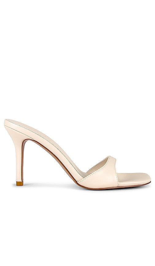 FEMME LA Rue Slipper in White - Pantoufle FEMME LA Rue en blanc - FEMME LA Rue 白色拖鞋 - FEMME LA Rue Slipper in Weiß - FEMME LA 루 슬리퍼 화이트 색상 - Pantofola FEMME LA Rue in bianco