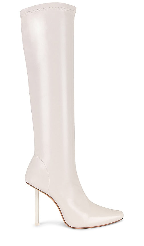 FEMME LA The Whistler Boot in Cream - FEMME LA La botte Whistler en crème - FEMME LA 奶油色 Whistler 靴子 - FEMME LA Der Whistler-Stiefel in Creme - FEMME LA 더 휘슬러 부츠 크림 색상 - FEMME LA Stivale Whistler color crema