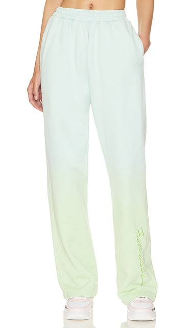 FIORUCCI Gradient Squiggle Logo Joggers in Mint - FIORUCCI - Pantalon de jogging avec logo dégradé en menthe - FIORUCCI 薄荷色渐变波浪徽标慢跑裤 - FIORUCCI Jogginghose mit Farbverlaufs-Squiggle-Logo in Mint - FIORUCCI 그라데이션 스퀴글 로고 조거 팬츠 - Pantaloni da jogging con logo ondulato sfumato FIORUCCI color menta