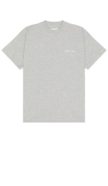 FLANEUR Signature T-shirt in Grey - T-shirt FLANEUR Signature en gris - FLANEUR 灰色标志性 T 恤 - FLANEUR Signature T-Shirt in Grau - FLANEUR 시그니처 티셔츠그레이 색상 - T-shirt firmata FLANEUR in grigio