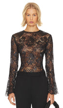 FRAME Flutter Sleeve Blouse in Black - FRAME Blouse à manches flottantes en noir - FRAME 黑色飘袖衬衫 - FRAME Bluse mit Flatterärmeln in Schwarz - FRAME 플러터 슬리브 블라우스블랙 색상 - Camicetta con maniche svolazzanti FRAME in nero