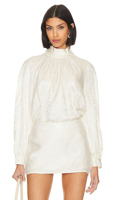 FRAME Foldover Mock Neck Blouse in White - FRAME - Chemisier replié à col montant en blanc - FRAME 白色折叠小高领衬衫 - FRAME Foldover-Bluse mit Stehkragen in Weiß - FRAME 폴드오버 모크넥 블라우스 화이트 색상 - Camicetta con collo a lupetto ripiegabile FRAME in bianco