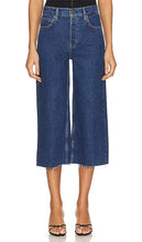 FRAME High Rise Easy Capri in Blue - FRAME Capri facile taille haute en bleu - FRAME 高腰宽松七分裤（蓝色） - FRAME High Rise Easy Capri in Blau - FRAME 하이라이즈 이지 카프리 블루 색상 - STRUTTURA Vita alta Easy Capri in blu