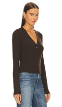 FRAME Slinky Rib Henley in Brown