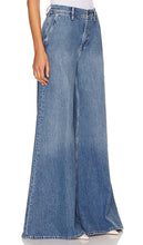 FRAME The Extra Wide Leg in Denim-Medium