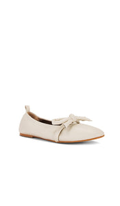 Flattered Polly Flat in Cream