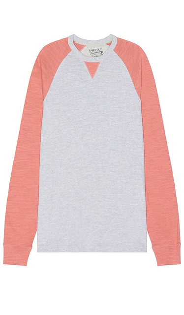 Faherty Sunwashed Slub Crew in Light Grey - Col ras du cou Faherty Sunwashed Slub en gris clair - Faherty 浅灰色 Sunwashed 粗纺圆领毛衣 - Faherty Sunwashed Slub Crew in Hellgrau - Faherty 선워시드 슬럽 크루넥 라이트 그레이 색상 - Faherty Slub Crew in grigio chiaro