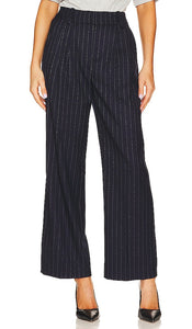 Favorite Daughter The Favorite Pant Shortie in Navy - Favorite Daughter Le shorty pantalon préféré en bleu marine - 最喜欢的女儿 最喜欢的海军蓝短裤 - Favourite Daughter Der Favourite Pant Shortie in Marineblau - 가장 좋아하는 딸, 가장 좋아하는 네이비 팬츠 쇼티 - Figlia preferita I pantaloni corti preferiti in blu scuro