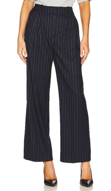 Favorite Daughter The Favorite Pant Shortie in Navy - Favorite Daughter Le shorty pantalon préféré en bleu marine - 最喜欢的女儿 最喜欢的海军蓝短裤 - Favourite Daughter Der Favourite Pant Shortie in Marineblau - 가장 좋아하는 딸, 가장 좋아하는 네이비 팬츠 쇼티 - Figlia preferita I pantaloni corti preferiti in blu scuro