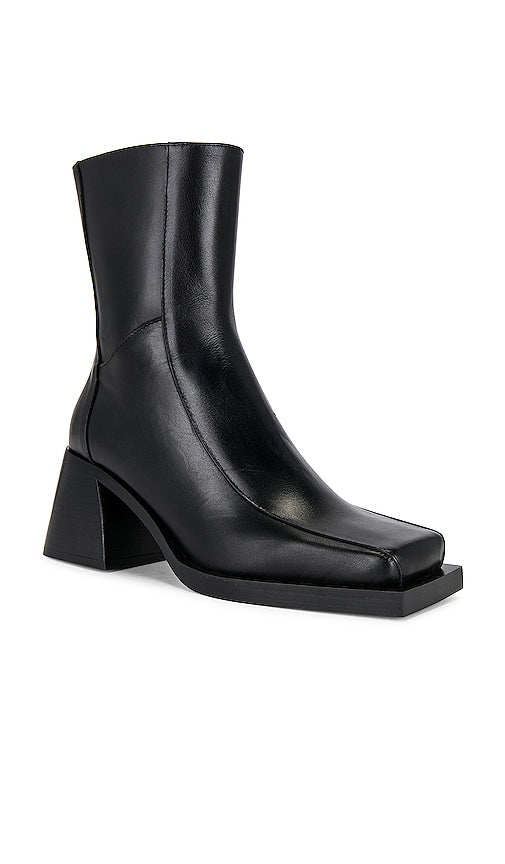 Feners Capvespre Boot in Black