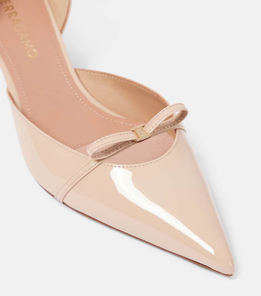Ferragamo Gyoia Dorsay 40 patent leather pumps