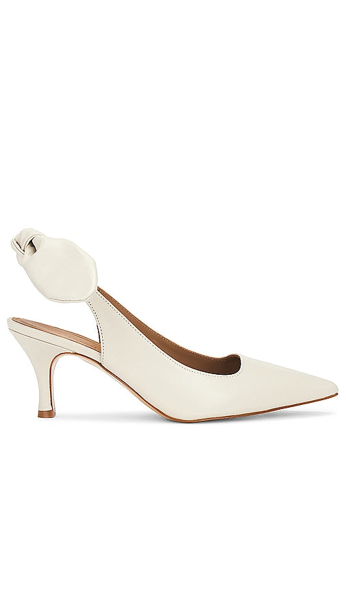 Flattered Franchesca Bow Slingback Heel in Cream - Talon Slingback à nœud Franchesca flatté en crème - 奶油色扁平 Franchesca 蝴蝶结露跟高跟鞋 - Schmeichelnder Slingback-Absatz mit Franchesca-Schleife in Creme - Flattered Franchesca 보우 슬링백 힐 색상 - Tacco slingback con fiocco Franchesca adulato in crema