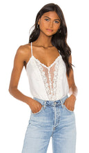 Flora Nikrooz Showstopper Teddy in White - Flora Nikrooz Showstopper Teddy en blanc - Flora Nikrooz Showstopper 白色泰迪熊 - Flora Nikrooz Showstopper Teddy in Weiß - Flora Nikrooz Showstopper 테디 화이트 색상 - Flora Nikrooz Showstopper Teddy in bianco
