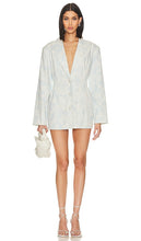 For Love & Lemons Chantal Blazer Dress in Baby Blue - For Love & Lemons Robe blazer Chantal en bleu bébé - For Love & Lemons Chantal 淡蓝色西装外套连衣裙 - For Love & Lemons Chantal Blazerkleid in Babyblau - For Love & Lemons 샹탈 블레이저 드레스 - Abito blazer Chantal For Love & Lemons in celeste