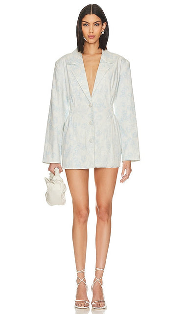 For Love & Lemons Chantal Blazer Dress in Baby Blue - For Love & Lemons Robe blazer Chantal en bleu bébé - For Love & Lemons Chantal 淡蓝色西装外套连衣裙 - For Love & Lemons Chantal Blazerkleid in Babyblau - For Love & Lemons 샹탈 블레이저 드레스 - Abito blazer Chantal For Love & Lemons in celeste