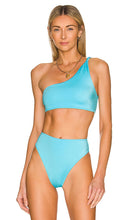 Frankies Bikinis Barb Shine Twist Bikini Top in Baby Blue - Frankies Bikinis - Haut de bikini torsadé Barb Shine - Bleu bébé - Frankies Bikinis Barb Shine Twist 淡蓝色比基尼上衣 - Frankies Bikinis Barb Shine Twist Bikinioberteil in Babyblau - Frankies bikinis 바브 샤인 트위스트 비키니 탑 베이비 블루 색상 - Top bikini Frankies Bikini Barb Shine Twist in celeste