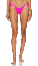 Frankies Bikinis Connor Bikini Bottom in Pink - Frankies Bikinis - Bas de bikini Connor rose - Frankies 比基尼 Connor 粉色比基尼泳裤 - Frankies Bikinis Connor Bikinihose in Rosa - Frankies bikinis Connor 비키니 하의 핑크 색상 - Parte inferiore del bikini Frankies Bikinis Connor in rosa