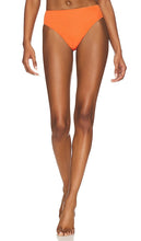 Frankies Bikinis Jenna Plisse Bottom in Burnt Orange - Frankies Bikinis - Jenna Plisse Bottom en orange brûlé - Frankies 比基尼 Jenna Plisse 焦橙色下装 - Frankies Bikinis Jenna Plissee-Unterteil in gebranntem Orange - Frankies bikinis Jenna Plisse 하의 - Frankies Bikini Jenna Plisse Bottom in arancione bruciato
