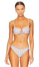Frankies Bikinis Lucia Bikini Top in Baby Blue - Frankies Bikinis - Haut de bikini Lucia en bleu bébé - Frankies 比基尼 Lucia 淡蓝色比基尼上衣 - Frankies Bikinis Lucia Bikinioberteil in Babyblau - Frankies bikinis 루시아 비키니 탑 - Top bikini Frankies Bikini Lucia in celeste