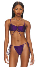 Frankies Bikinis Lucia Shine Bikini Top in Purple - Frankies Bikinis - Lucia Shine - Haut de bikini violet - Frankies 比基尼 Lucia Shine 紫色比基尼上衣 - Frankies Bikinis Lucia Shine Bikinioberteil in Lila - Frankies bikinis Lucia 샤인 비키니 탑 퍼플 색상 - Top bikini Frankies Bikini Lucia Shine in viola