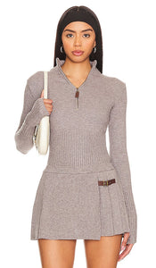 Frankies Bikinis Maverick Cloud Knit Sweater in Grey - Frankies Bikinis - Maverick Cloud - Pull en maille gris - Frankies Bikinis Maverick 灰色云朵针织毛衣 - Frankies Bikinis Maverick Cloud Strickpullover in Grau - Frankies bikinis 매버릭 클라우드 니트 스웨터그레이 색상 - Maglione lavorato a maglia Frankies Bikinis Maverick Cloud in grigio