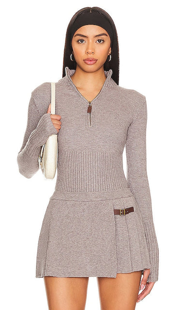 Frankies Bikinis Maverick Cloud Knit Sweater in Grey - Frankies Bikinis - Maverick Cloud - Pull en maille gris - Frankies Bikinis Maverick 灰色云朵针织毛衣 - Frankies Bikinis Maverick Cloud Strickpullover in Grau - Frankies bikinis 매버릭 클라우드 니트 스웨터그레이 색상 - Maglione lavorato a maglia Frankies Bikinis Maverick Cloud in grigio