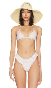Frankies Bikinis X Pamela Anderson Zeus Bikini Top in Cream - Frankies Bikinis X Pamela Anderson - Haut de bikini Zeus - Crème - Frankies Bikinis X Pamela Anderson Zeus 奶油色比基尼上衣 - Frankies Bikinis X Pamela Anderson Zeus Bikinioberteil in Creme - Frankies bikinis X Pamela Anderson Zeus 비키니 탑 크림색 - Top bikini Frankies Bikinis X Pamela Anderson Zeus color crema
