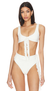 Frankies Bikinis x Pamela Anderson Gaia Bikini Top in White - Frankies Bikinis x Pamela Anderson - Haut de bikini Gaia en blanc - Frankies Bikinis x Pamela Anderson Gaia 白色比基尼上衣 - Frankies Bikinis x Pamela Anderson Gaia Bikinioberteil in Weiß - Frankies bikinis x Pamela Anderson 가이아 비키니 탑 화이트 색상 - Top bikini Frankies Bikinis x Pamela Anderson Gaia in bianco