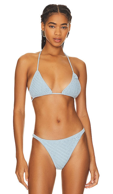 Frankies Bikinis x REVOLVE Tide Crochet Top in Baby Blue - Frankies Bikinis x REVOLVE Tide Crochet Top en Bleu Bébé - Frankies Bikinis x REVOLVE Tide 淡蓝色钩编上衣 - Frankies Bikinis x REVOLVE Tide Häkeloberteil in Babyblau - Frankies bikinis x REVOLVE Tide 크로셰 탑 in Baby Blue - Top all'uncinetto Frankies Bikini x REVOLVE Tide in celeste
