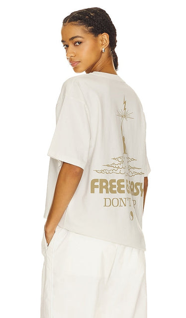 Free & Easy Energy Premium Short Sleeve Tee in White - T-shirt à manches courtes Free & Easy Energy Premium en blanc - Free & Easy Energy 白色优质短袖 T 恤 - Free & Easy Energy Premium Kurzarm-T-Shirt in Weiß - Free & Easy Energy 프리미엄 반팔 티셔츠 (화이트) - Maglietta a maniche corte Premium Energy Free & Easy in bianco