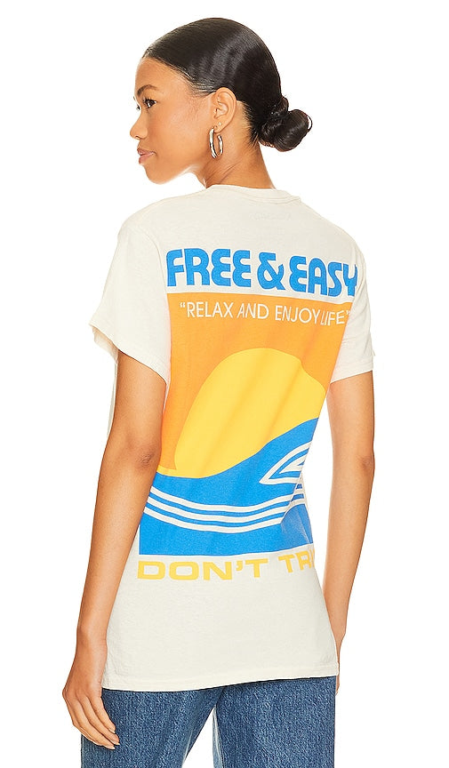 Free & Easy Shores Tee in Ivory - T-shirt Shores Free & Easy en ivoire - Free & Easy Shores 象牙色 T 恤 - Free & Easy Shores T-Shirt in Elfenbein - Free & Easy Shores 티셔츠 - Maglietta Shores facile e gratuita in avorio