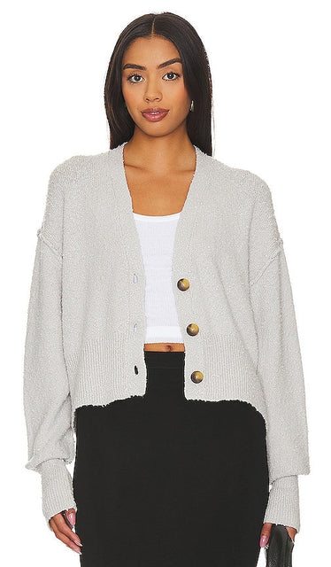 Free People Found My Friend Cardi in Light Grey - Free People a trouvé mon amie Cardi en gris clair - Free People Found My Friend Cardi 浅灰色 - Free People hat meine Freundin Cardi in Hellgrau gefunden - Free People Found My Friend Cardi 라이트 그레이 색상 - Persone libere hanno trovato la mia amica Cardi in grigio chiaro