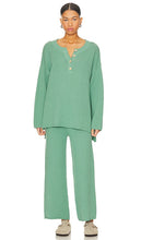 Free People Hailey Set in Teal - Free People - Hailey en bleu sarcelle - Free People Hailey 青色套装 - Free People Hailey-Set in Blaugrün - Free People 헤일리 세트(청록색) - Persone libere Hailey ambientato in verde acqua