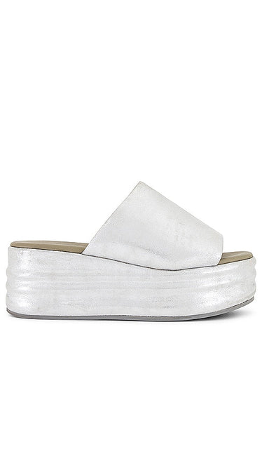 Free People Harbor Flatform Sandal in Metallic Silver - Free People - Harbor - Sandales à plateforme - Argent métallisé - Free People Harbour 金属银平底凉鞋 - Free People Harbor Flatform-Sandale in Metallic-Silber - 프리 피플 하버 플랫폼 샌들 메탈릭 실버 소재 - Sandalo flatform Free People Harbour in argento metallizzato