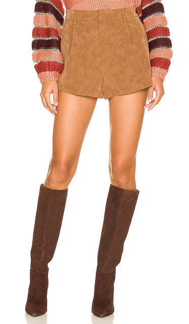 Free People X REVOLVE Roma Faux Suede Short in Tan - Free People X REVOLVE Roma - Short en faux suède - Fauve - Free People X REVOLVE Roma 黄褐色仿麂皮短裤 - Free People X REVOLVE Roma-Shorts aus Wildlederimitat in Hellbraun - Free People X REVOLVE 로마 인조 스웨이드 쇼츠 - Free People X REVOLVE Roma Pantaloncini in finta pelle scamosciata color marrone chiaro