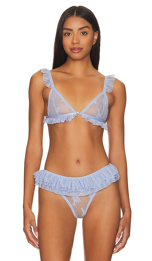 Free People x Intimately FP Feeling Frilly Triangle Bralette In Blue in Baby Blue - Free People x Intimately FP - Feeling - Brassière triangle à froufrous - Bleu bébé - Free People x Intimates FP Feeling Frilly Triangle 文胸 淡蓝色 - Free People x Intimately FP Feeling Rüschen-Triangel-Bralette in Blau in Babyblau - Free People x Intimately FP Feeling 프릴 트라이앵글 브라렛 인 블루 인 베이비 블루 - Free People x Intimately FP Feeling Bralette a triangolo con volant in blu in celeste