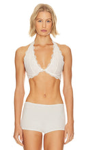 Free People x Intimately FP Last Dance Lace Halter In Ivory in Ivory - Free People x Intimately FP Last Dance - Licou en dentelle ivoire en ivoire - Free People x Intimately FP Last Dance 象牙色蕾丝挂脖 象牙色 - Free People x Intimately FP Last Dance Spitzenhalter in Elfenbein in Elfenbein - Free People x Intimately FP 라스트 댄스 레이스 홀터 인 아이보리 컬러 - Free People x Intimately FP Last Dance Cavezza in pizzo in avorio in avorio