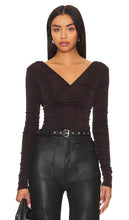 Free People x Intimately FP Reya Bodysuit In Hot Fudge in Brown - Free People x Intimately FP Reya - Body Hot Fudge - Marron - Free People x Intimately FP Reya 热软糖连体衣 棕色 - Free People x Intimately FP Reya Bodysuit in Hot Fudge in Braun - Free People x Intimately FP Reya 바디수트 인 핫 퍼지 브라운 색상 - Body Free People x Intimately FP Reya in Hot Fudge in marrone